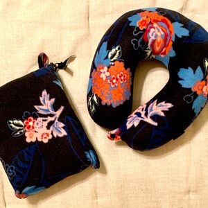 NWT 2 pcs Vera Bradley Travel Pillow & Blanket - Red Flowers